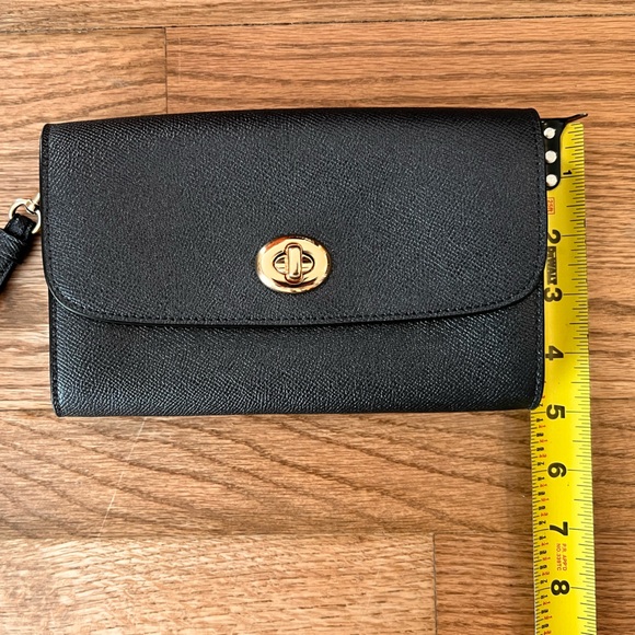 Black Coach Wristlet - Missing Gold Chain Strap - Picture 3 of 8